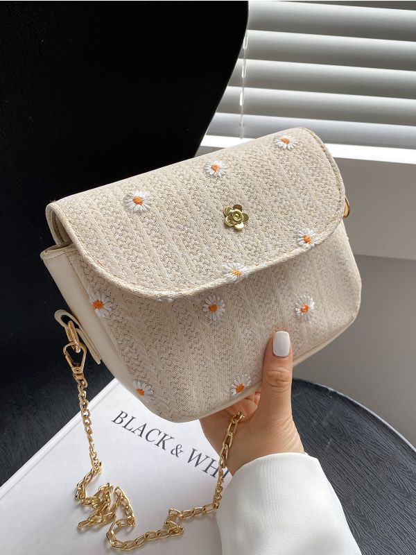 Daisy Floral Embroidery Flap Straw Bag